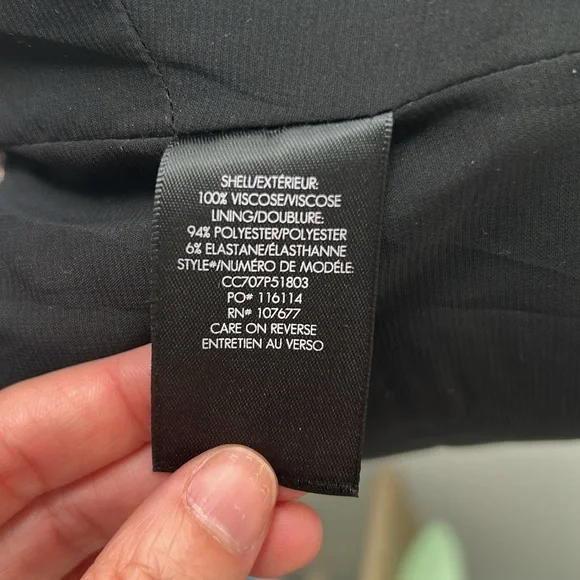 Alice + Olivia Floral Romper. Size S - Picture 8 of 8